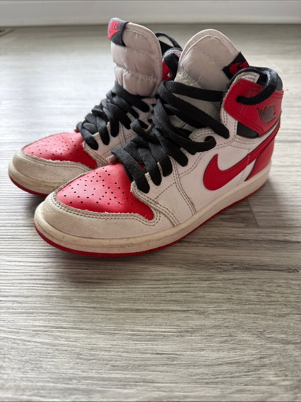 Air Jordan 1 Retro High OG "Heritage" Size 2Y Red Black and White.